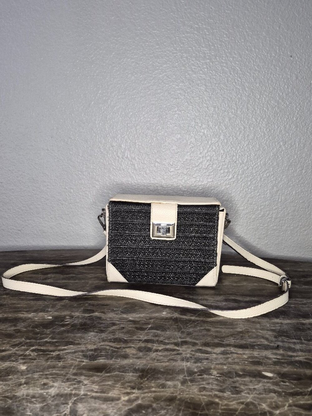 Steve Madden Bbox Black And Cream Purse With Strap
